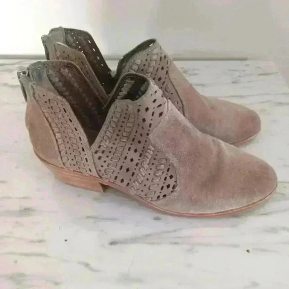 Vince Camuto Prasata Leather Bootie - Picture 3 of 13